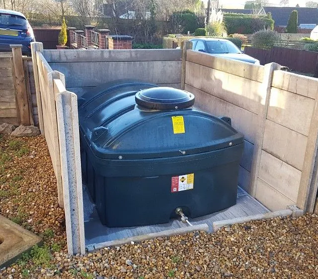 Horizontal Plastic Tank with Fence